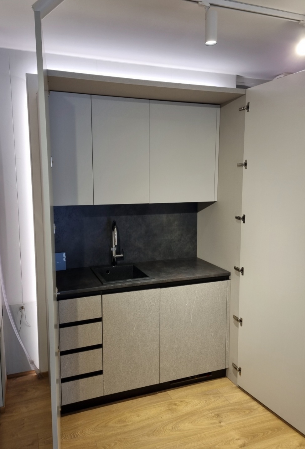 Cucina SCAVOLINI BOXI con ante laminato e piano marmo