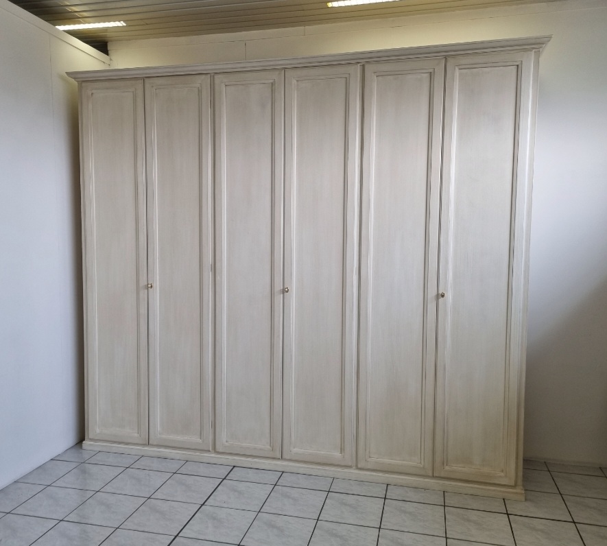 Armadio battente LINEA R impiallacciato in legno tamburato