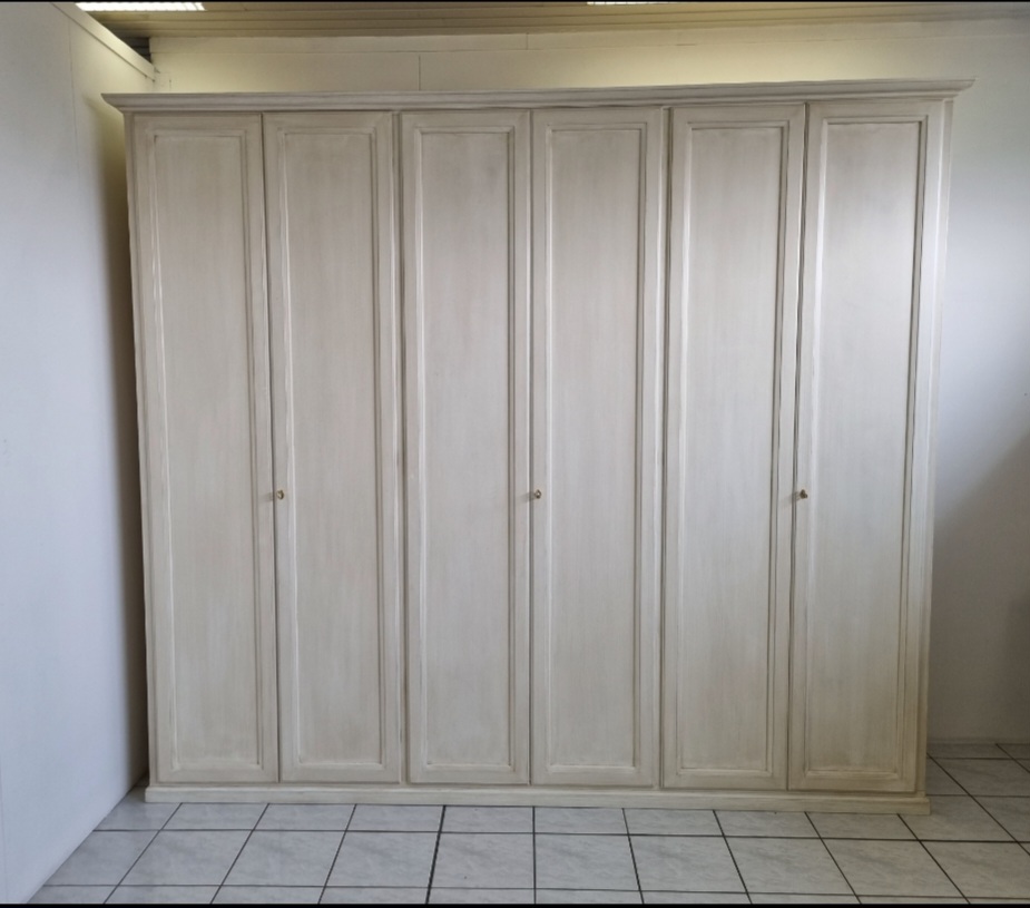 Armadio battente LINEA R impiallacciato in legno tamburato