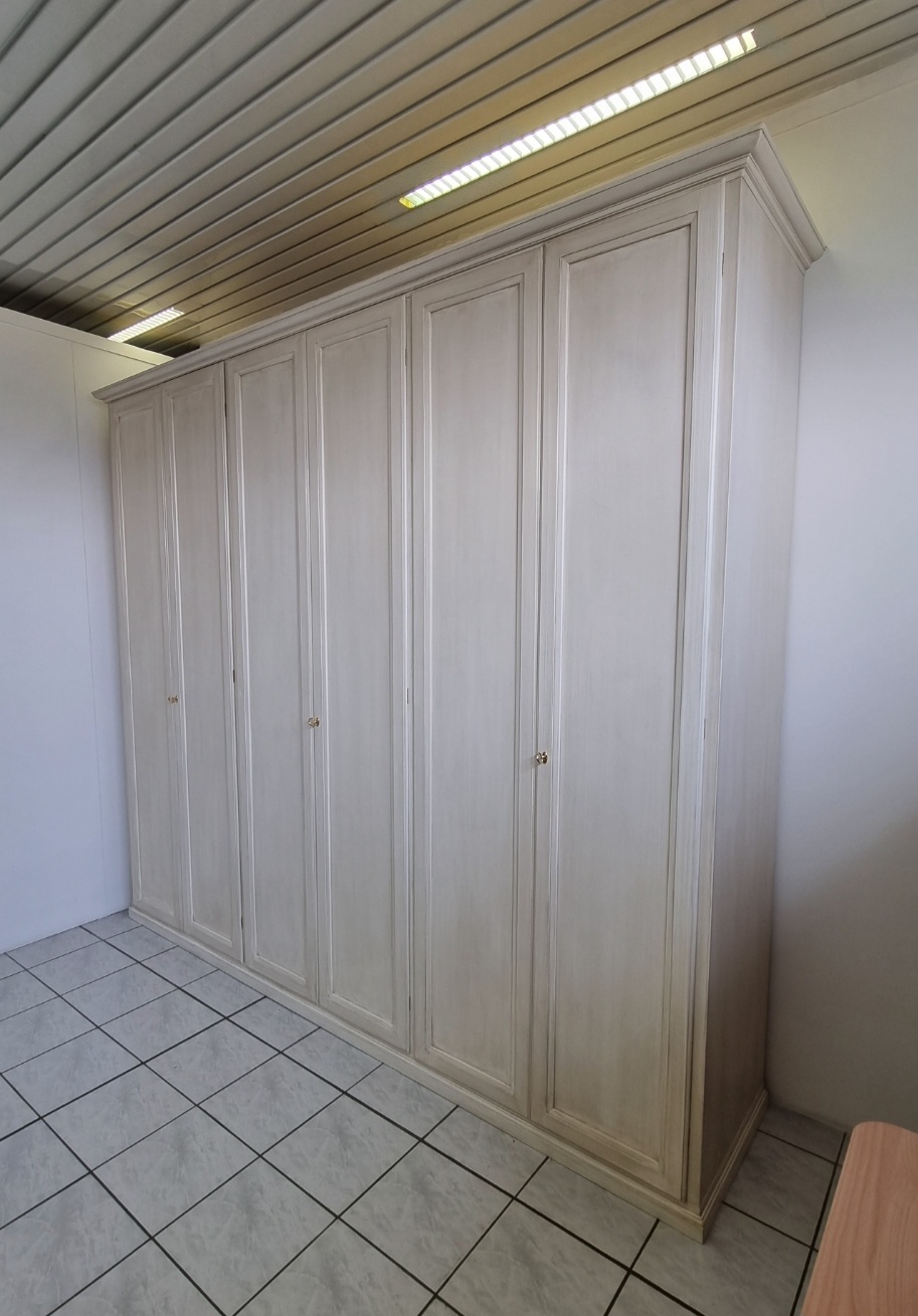 Armadio battente LINEA R impiallacciato in legno tamburato
