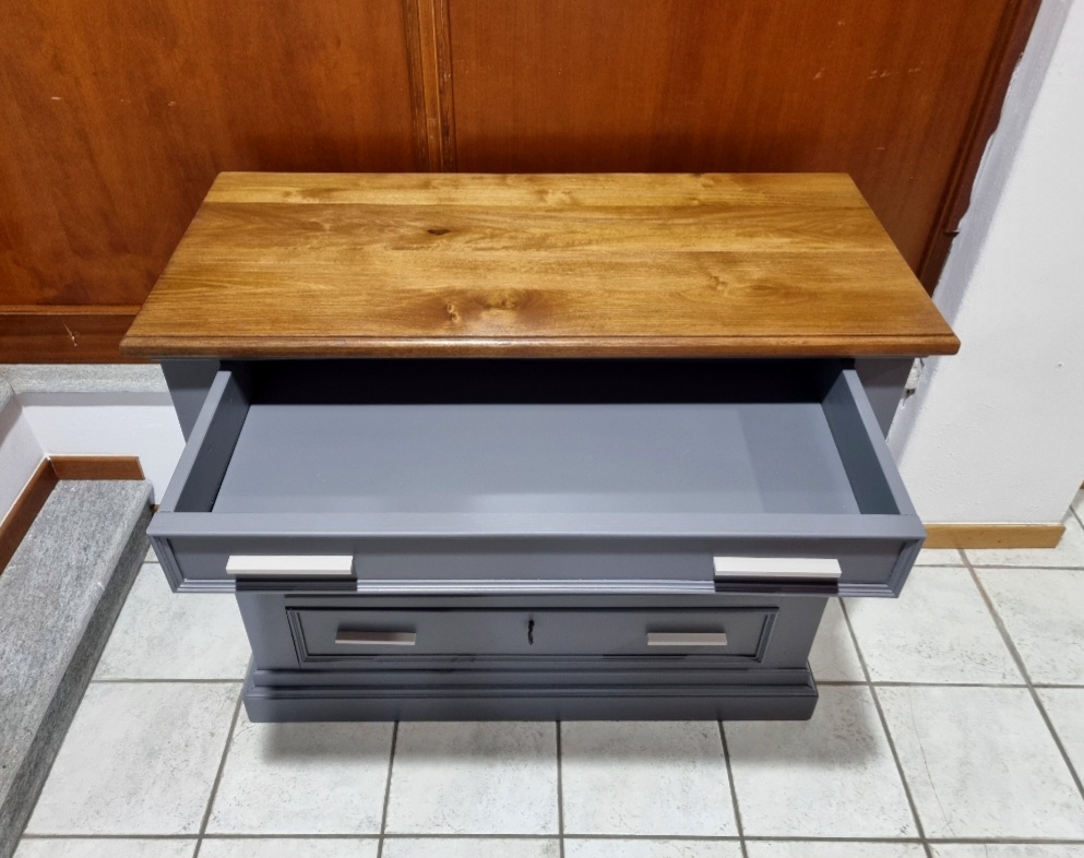 Comò antico in legno di noce con 4 cassetti e serrature