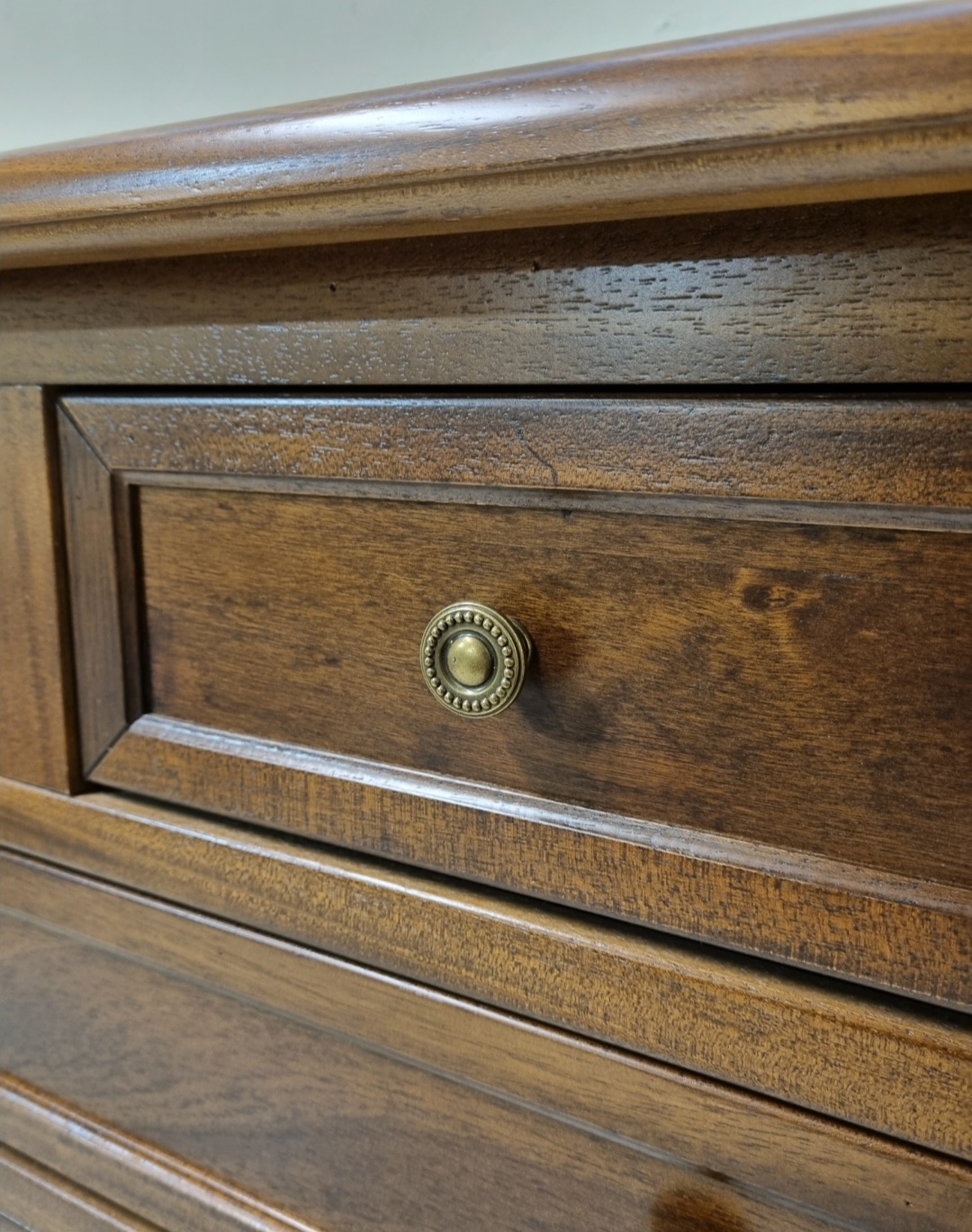 Settimanale classico in legno di tiglio con cassettoni e cassetti
