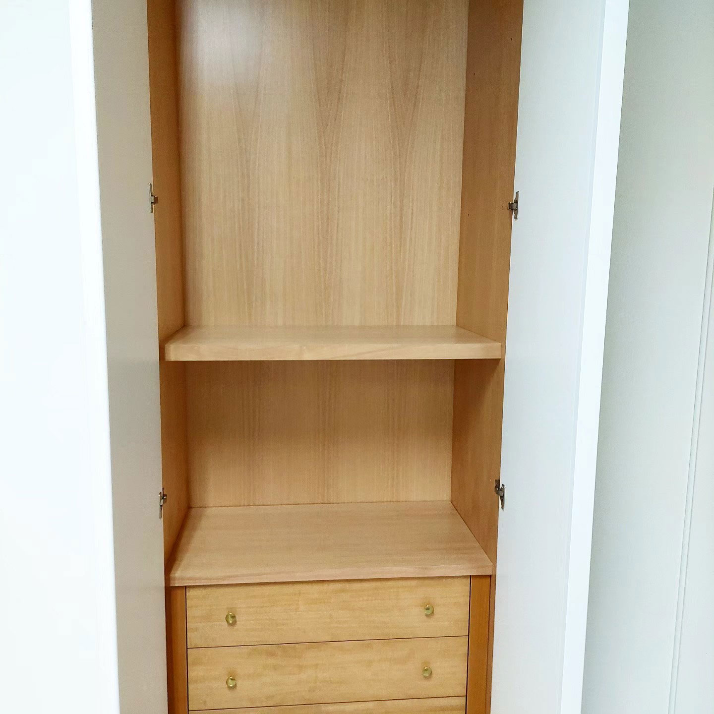 Armadio 6 ante in legno laccato