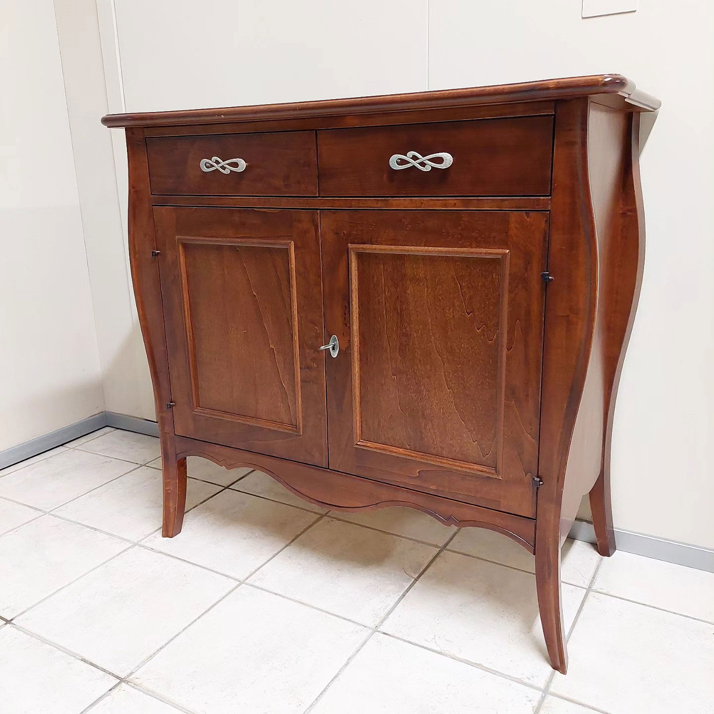 Credenza in legno a 2 ante