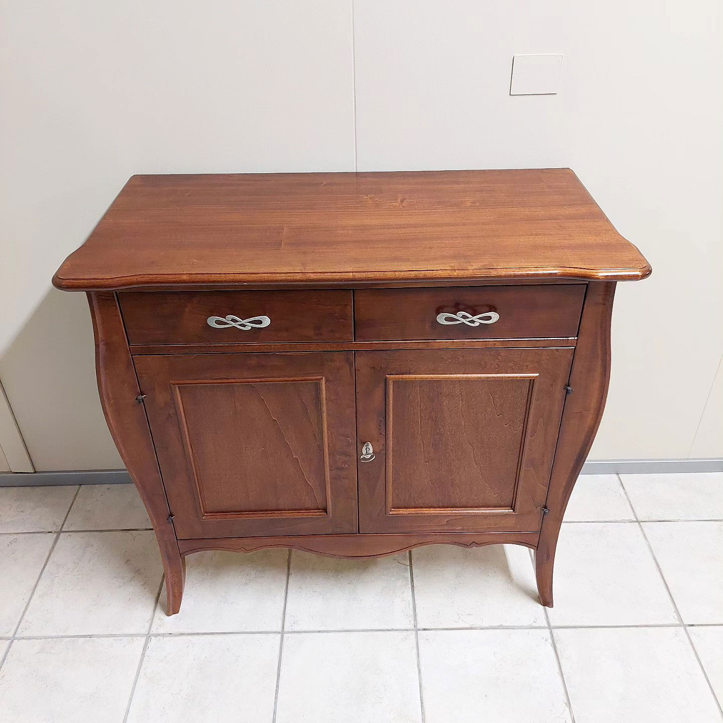 Credenza in legno a 2 ante