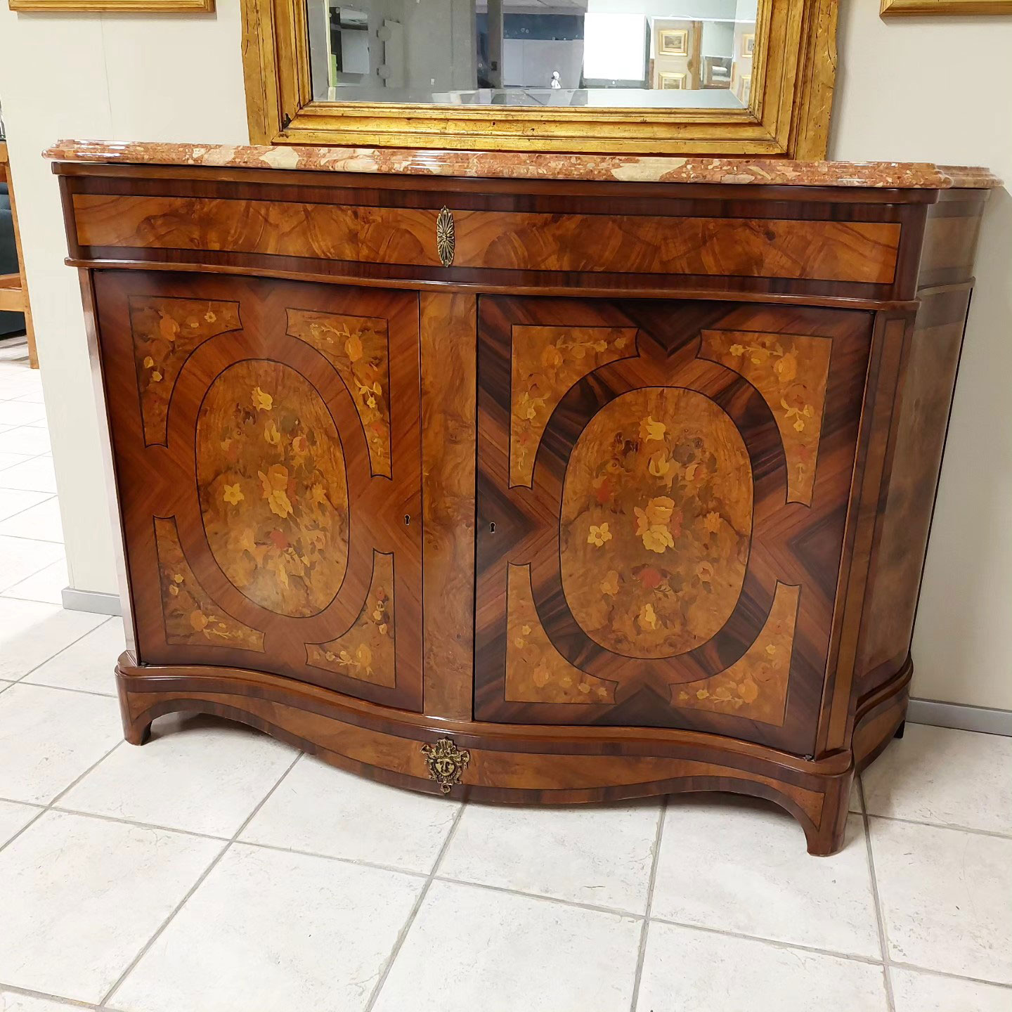 Madia sagomata in legno di noce e radica