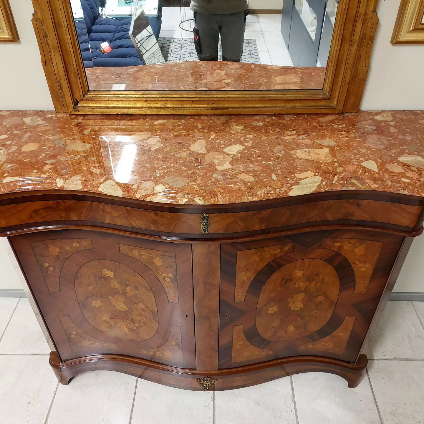 Madia sagomata in legno di noce e radica