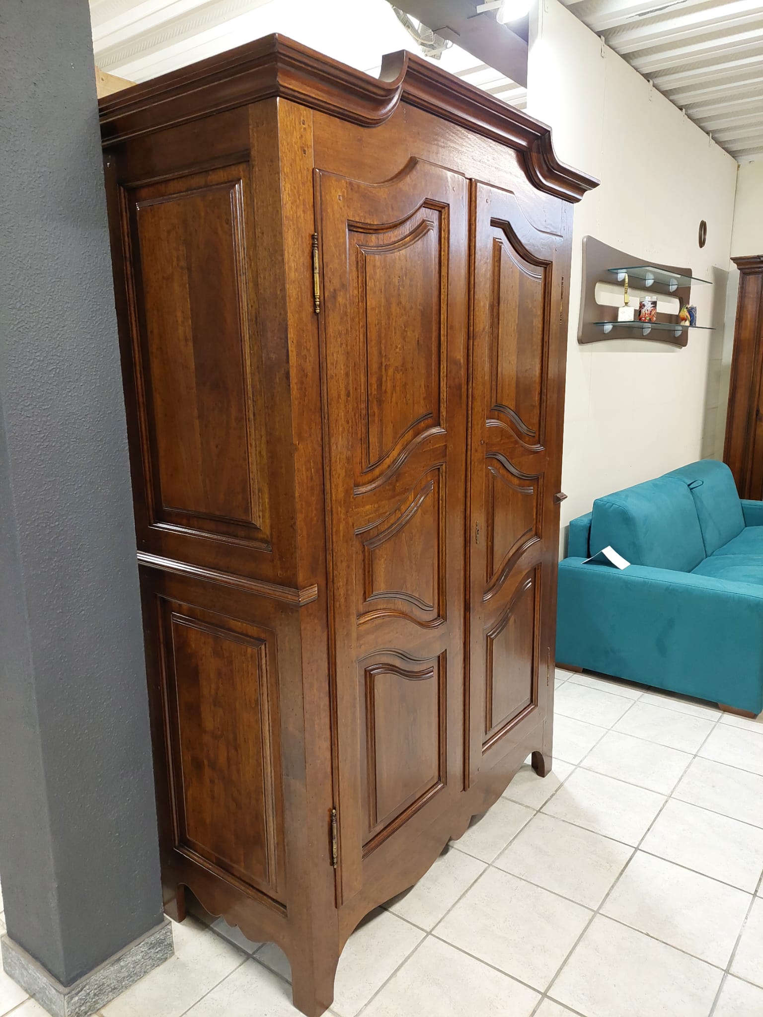Armadio in noce massello