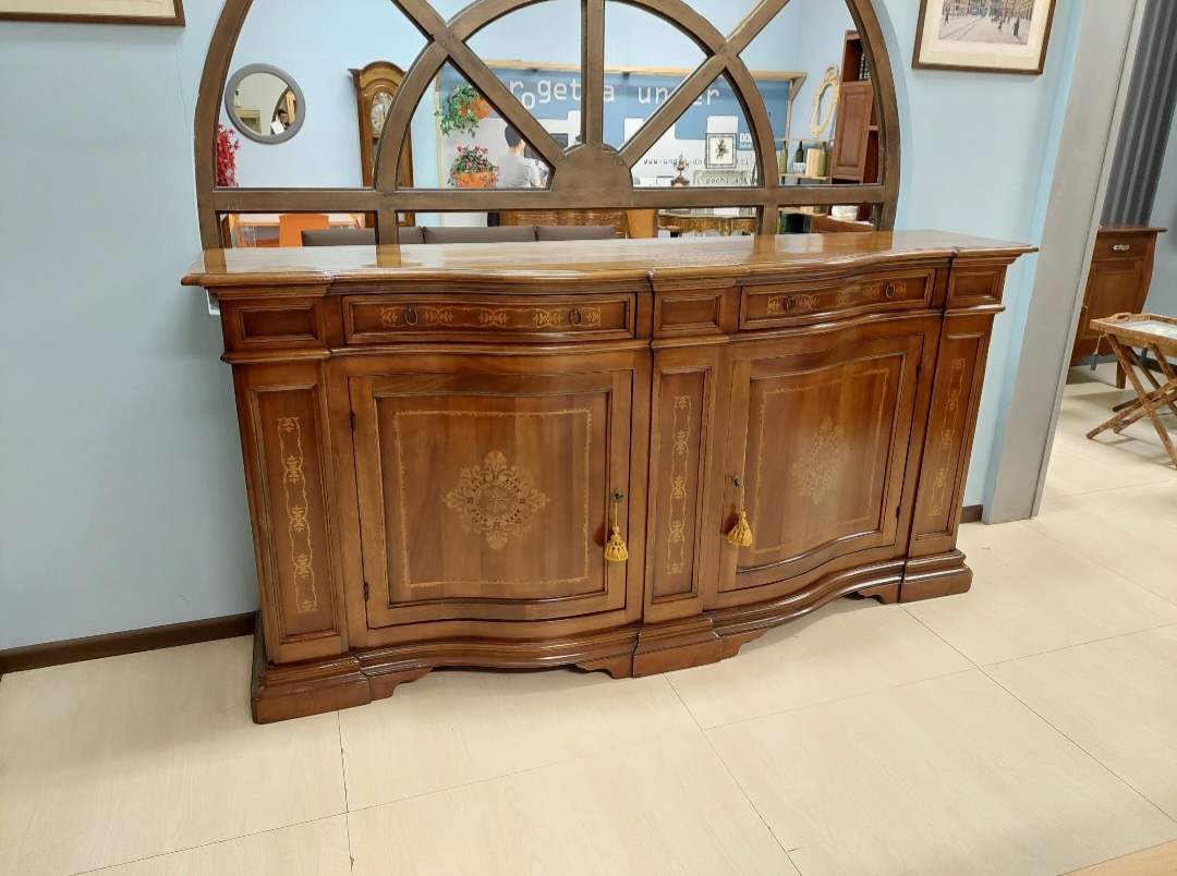 Credenza sagomata intarsiata Milani