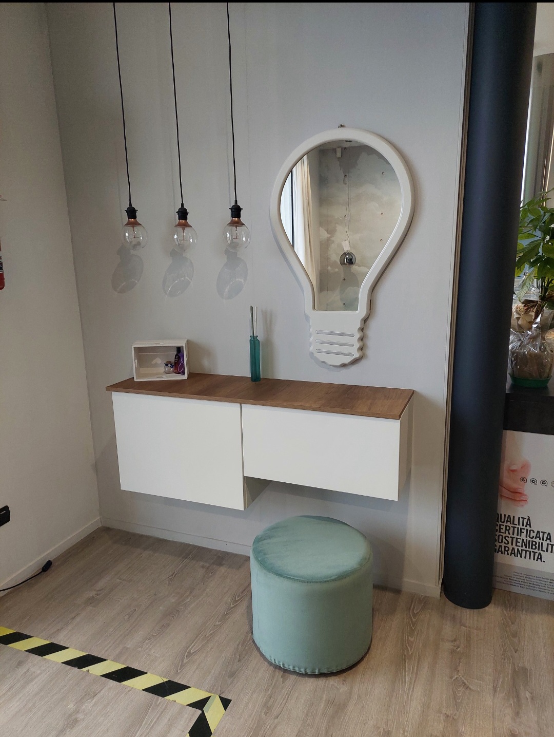 Composizione angolo trucco
