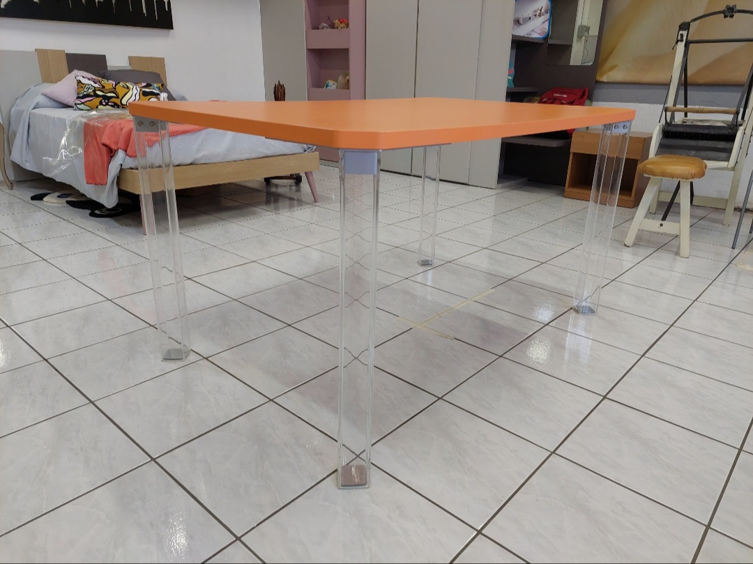 Tavolo mod. EMPORIUM arancione